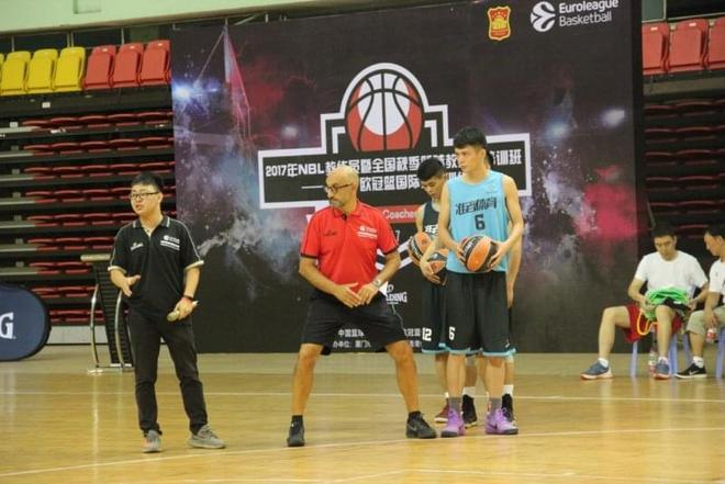 一边稳住现 一边稳住现